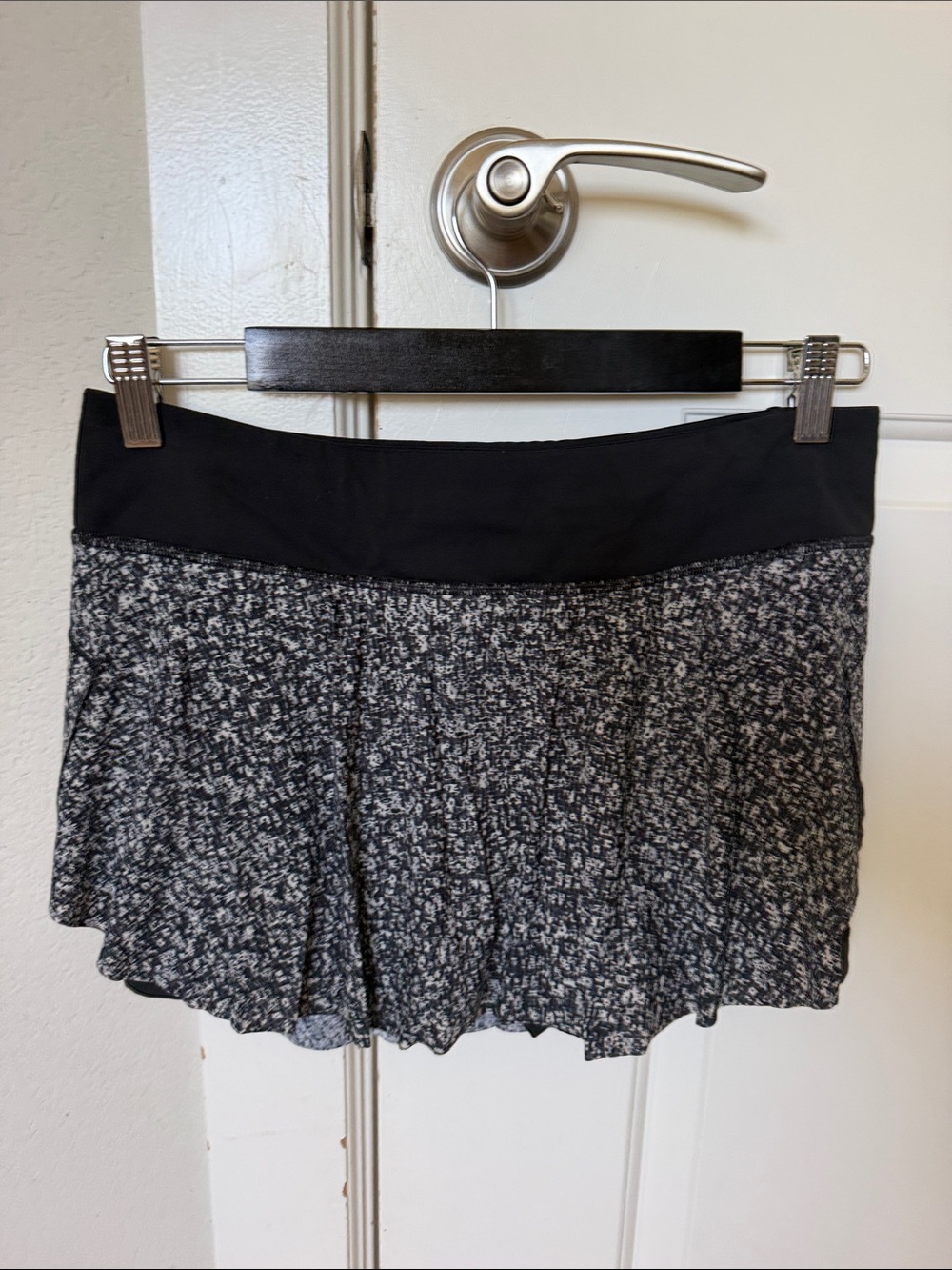 🤍🩶🖤 Lululemon Quick Pace skirt 🖤🩶🤍